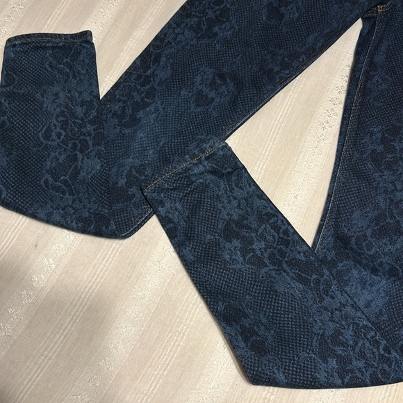 Ladies Hudson Nico Super Skinny Midrise Jeans - Picture 4 of 13